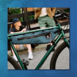 Sacoche de cadre Artefact fabriquée en matériau upcyclé ultra léger et résistant pour le bikepacking