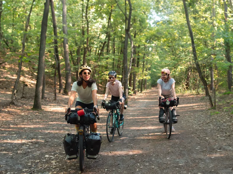 Cyclistes sur l'étape Massy - Limours de la Véloscénie
