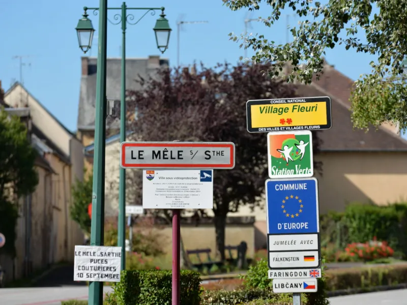 Mele-sur-Sarthe, ville étape de la Véloscénie, accueille les cyclistes pour une nuit ou pour une pause ravito.