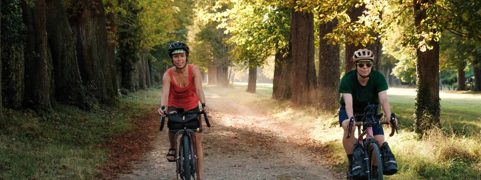 Cyclistes sur l'étape St-Arnoult - Rambouillet sur la Véloscénie