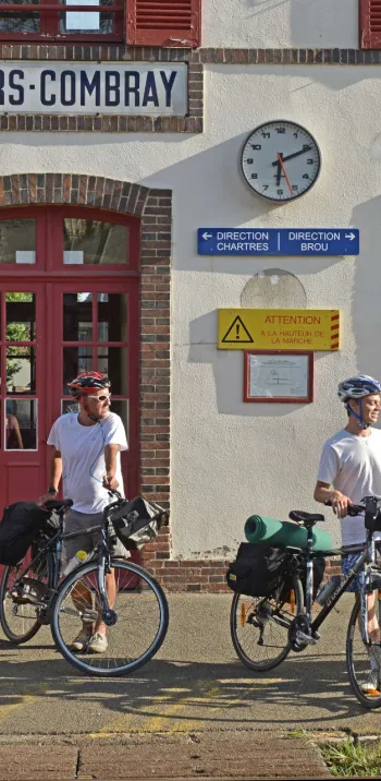 Acceder_a_l_itineraire_cyclable_de_La_Veloscenie_en_train_gare_Illiers-Combray---Credit_Photo_Joel_Damase-La_Veloscenie_1920w.JPG