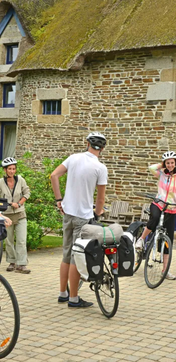 hebergements le long de la veloscenie Paris - Le Mont Saint-Michel CP Joel Damase - La Veloscenie.JPG
