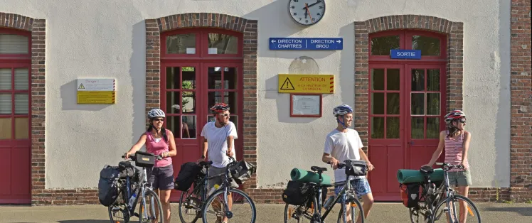 Acceder_a_l_itineraire_cyclable_de_La_Veloscenie_en_train_gare_Illiers-Combray---Credit_Photo_Joel_Damase-La_Veloscenie_1920w.JPG