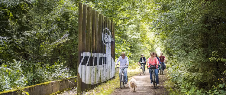 La Véloscénie le long de l'ancienne piste de l'Aérotrain