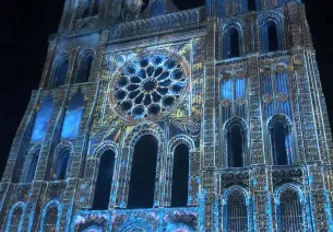Etape à Chartres et sa cathédrale mise en lumière pendant Chartres en lumières