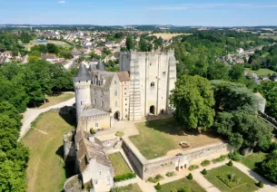 Château des Comtes du Perche à Nogent-le-Rotrou le long de la Véloscénie