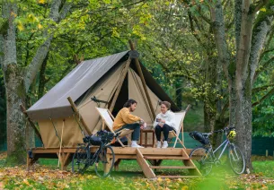 Tente ecolodge pour les voyageurs à vélo sur l'itinéraire La Véloscénie dans le camping de Chartres