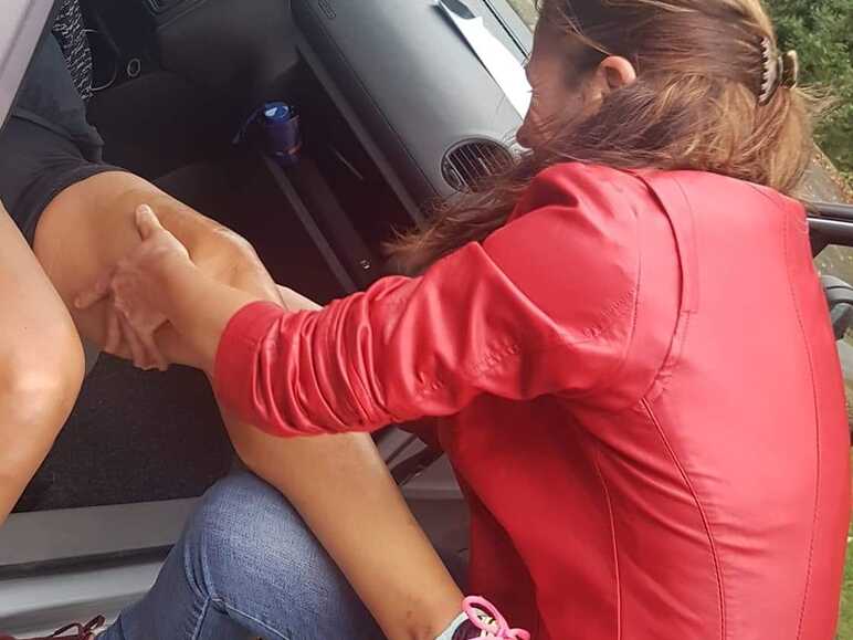 Massage kiné improvisé à l'étape de Nogent-le-Rotrou sur la Véloscénie