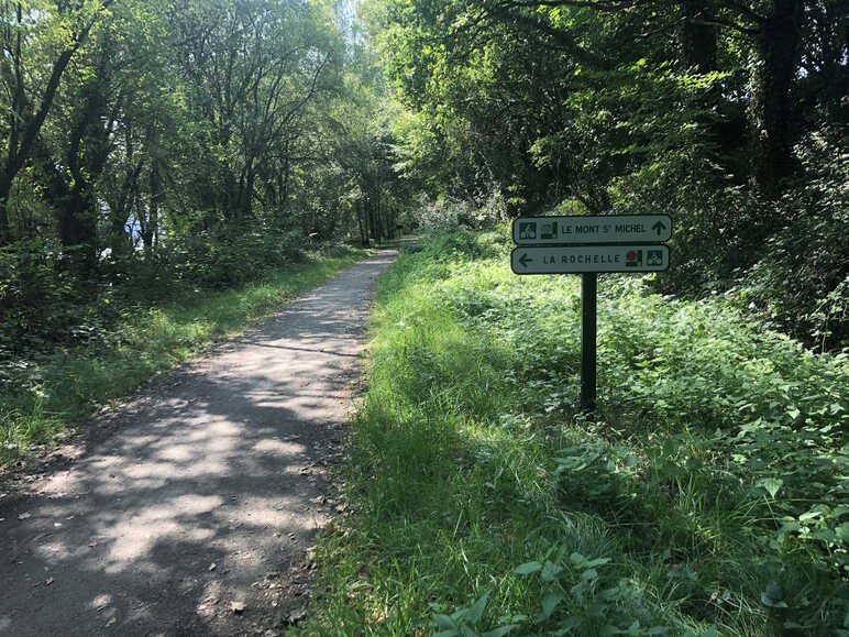 Voie verte de Domfront à Pontaubault dans les derniers 100 kilomètres de La Véloscénie. 